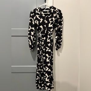 Black and white print Zara maxi dress with tie waist.